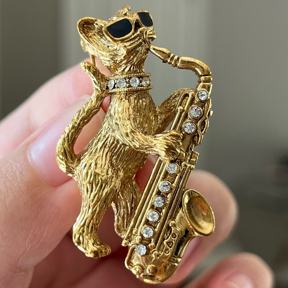 1928 “Cool Cat The Jazz Meo-sician Pin” Sunglasses Saxophone Kitten Gold Brooch - Picture 2 of 12